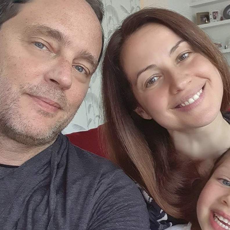 الإعلامية الجميلة ريّا أبي راشد تعايد متابعيها بصورة عائلية لطيفة