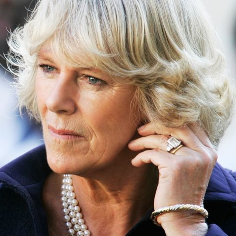 ما هي قصة خاتم خطوبة كاميلا باركر؟