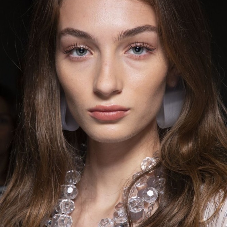 مكياج طبيعي يومي لصيف 2020 من Emporio Armani