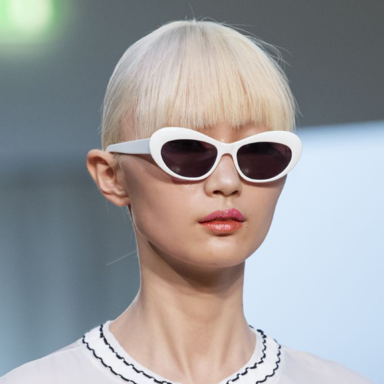 موديلات نظارات شمسية بيضاء لاطلالاتك في صيف 2020 من Vivetta