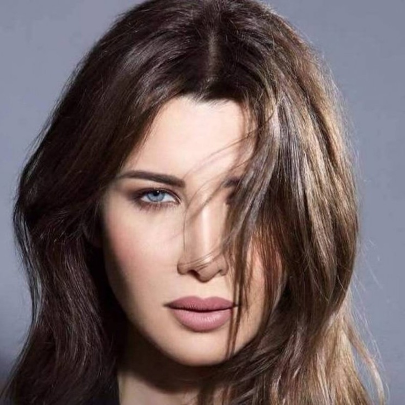 نانسي عجرم من أولى الفنانات اللواتي خضعن لعملية تجميل الأنف