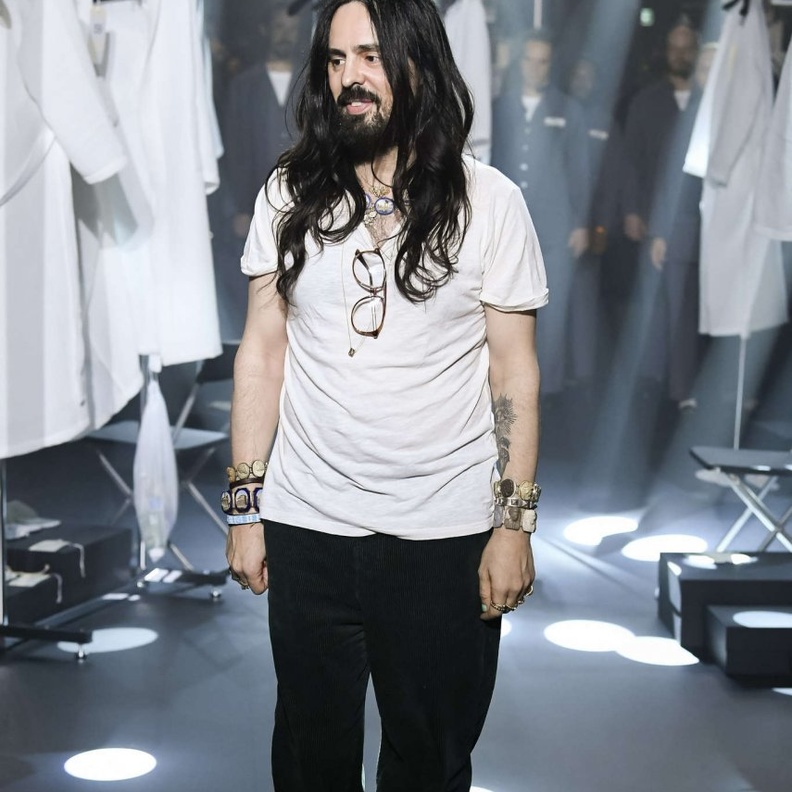 اعلن لمدير الإبداعي لدار غوتشي أليساندرو ميشيل ان الدار خفّضت عروض الأزياء السنوية من خمسة إلى اثنين