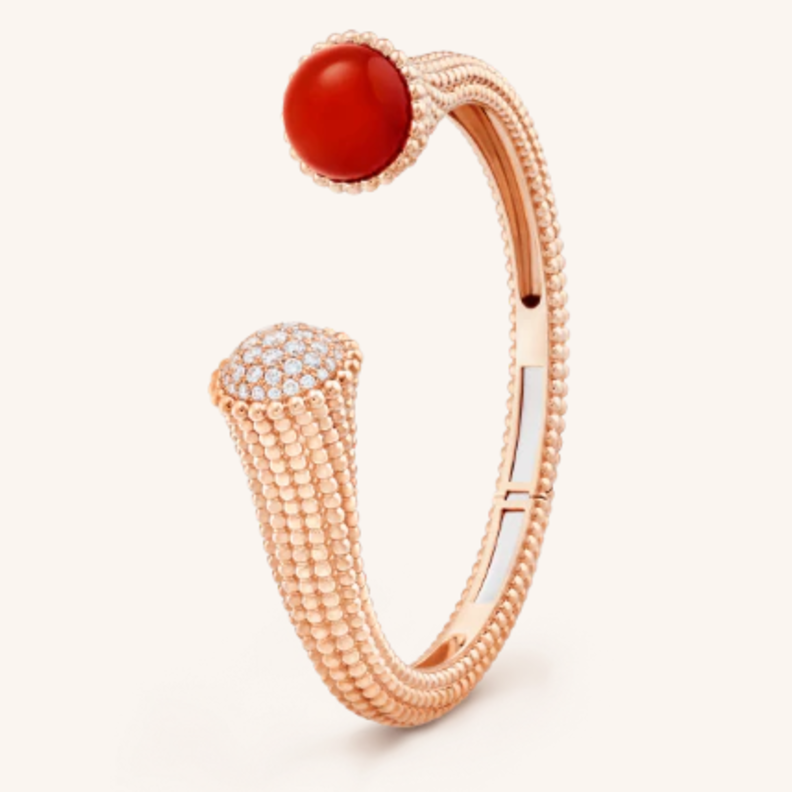 سوار من فان كليف اند آربلز Van Cleef & Arpels