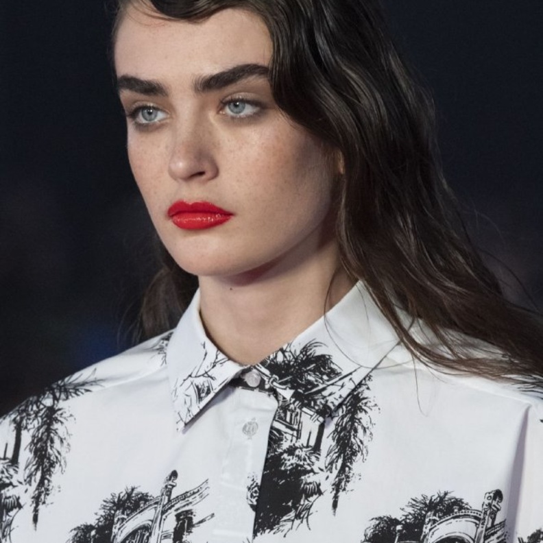 تسريحات شعر مع الغرة الريترو الجانبية من دار MSGM