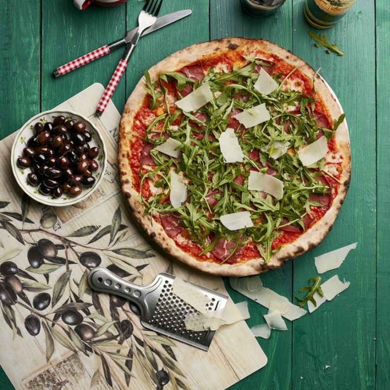  فرع 800 بيتزا