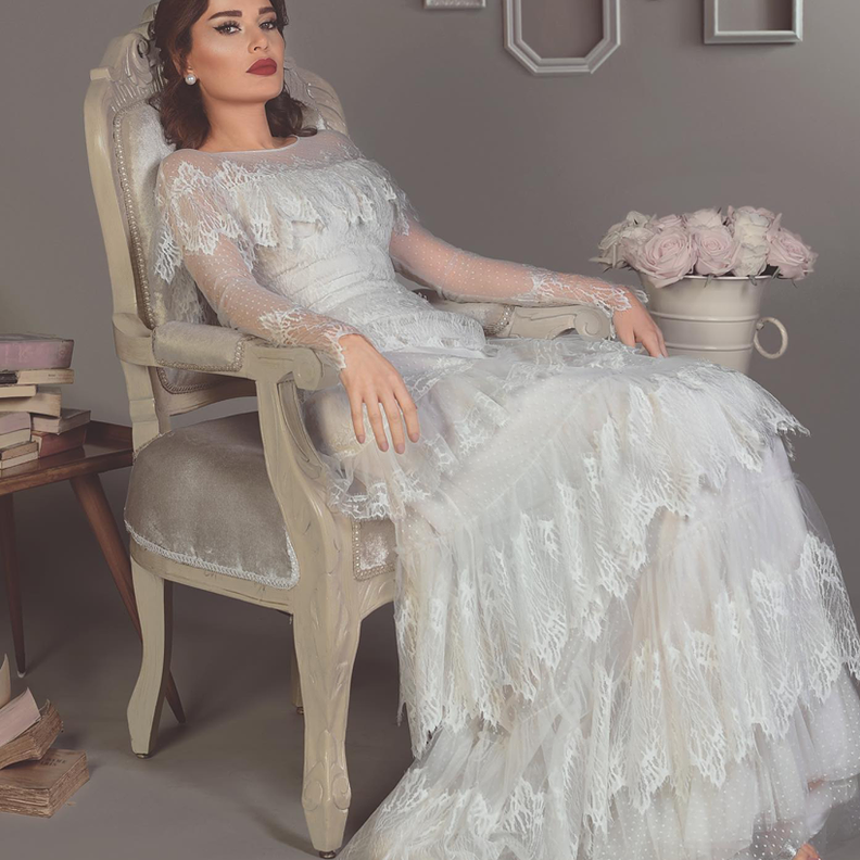  موديلات فساتين باللون الابيض مستوحاة من اطلالات سيرين عبد النور الراقية