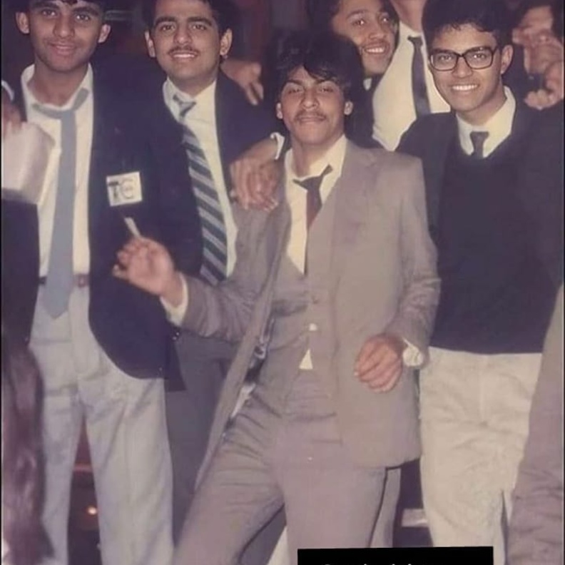 شاهد صورة نادرة لشاروخان بشارب