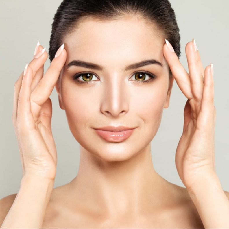 تقنيات ومميزات عمليات التجميل للتخلص من تجاعيد الجبهة