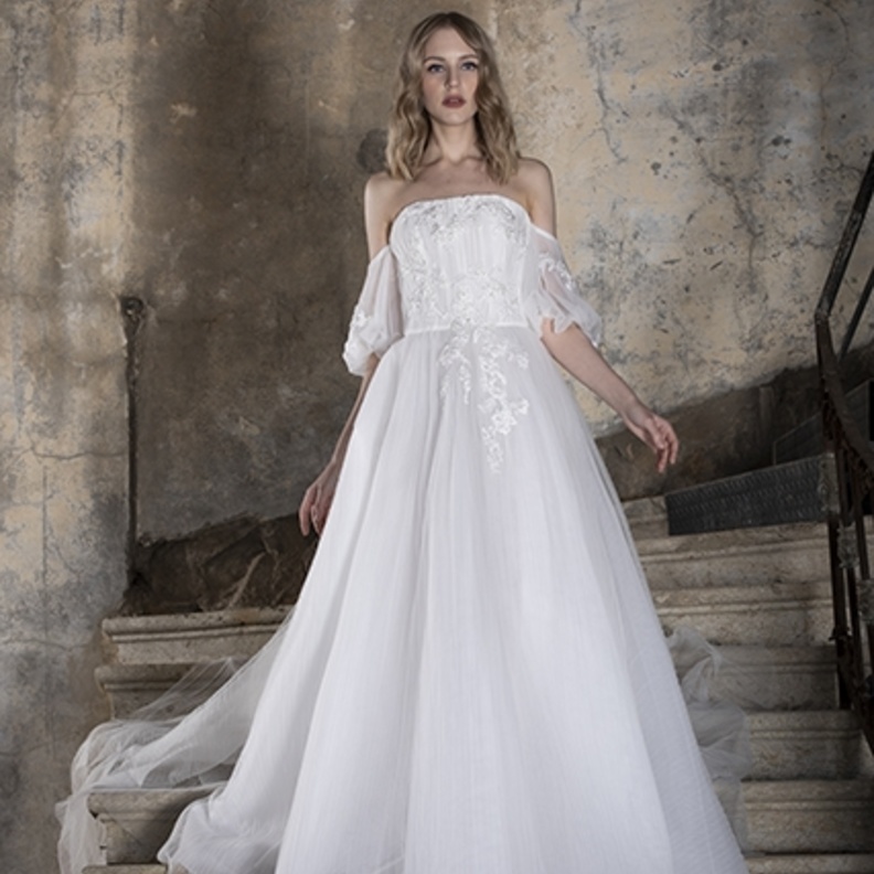 فساتين زفاف بموديل الاكتاف المكشوفة من توقيع طوني ورد