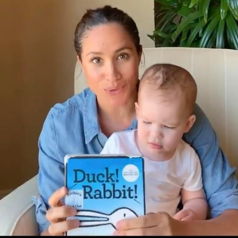 ما هي كتب الأطفال المفضلة لدى أحفاد الأمير تشارلز؟