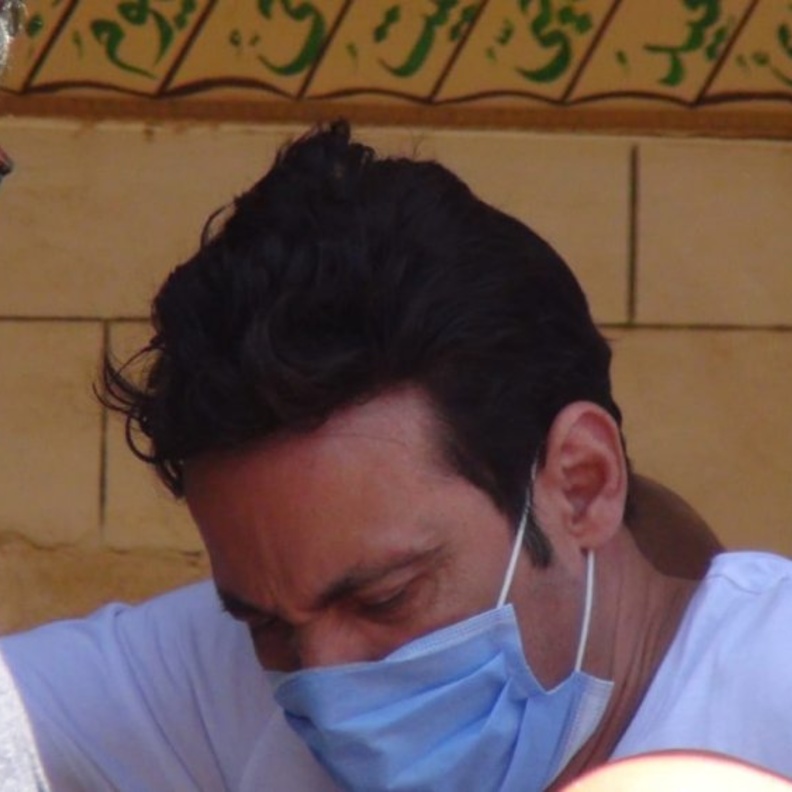 انهيار سعد الصغير في جنازة الفنان الراحل حسن حسني