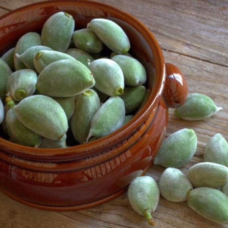  فوائد اللوز الأخضر الصحية