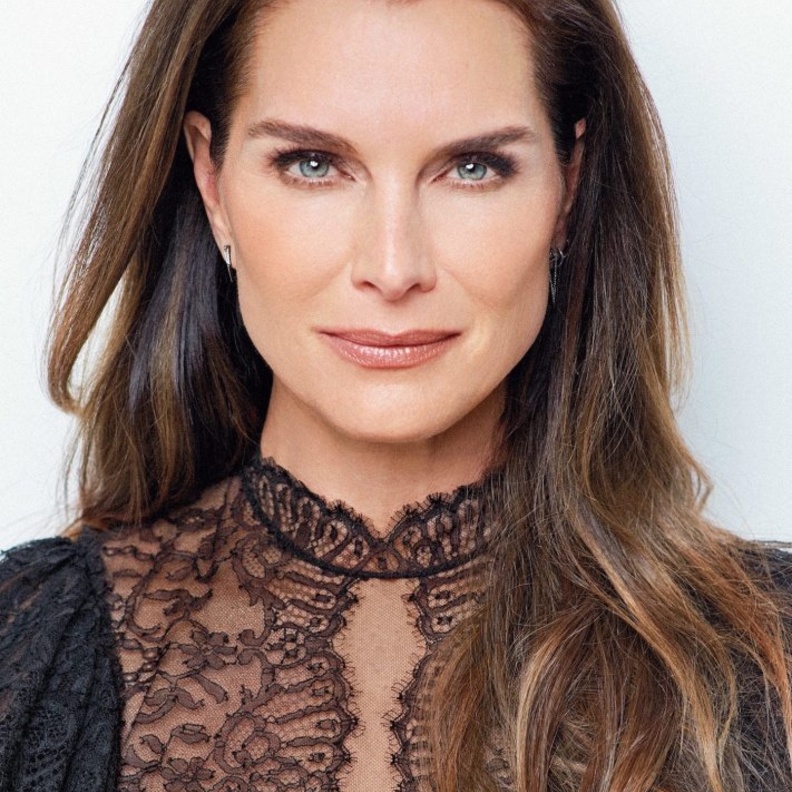 تحتفل اليوم النجمة الأمريكية بروك شيلدز Brooke Shields بعيد ميلادها الـ55