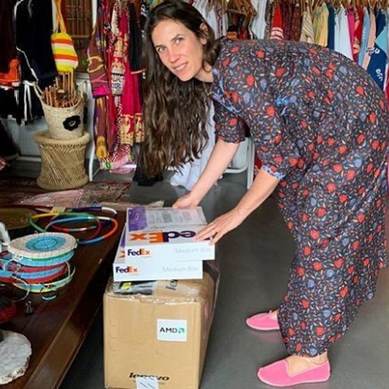 تاتيانا سانتو دومينجو كاسيراغي ترسل معدات واقية من العدوى لمخيمات لاجئين