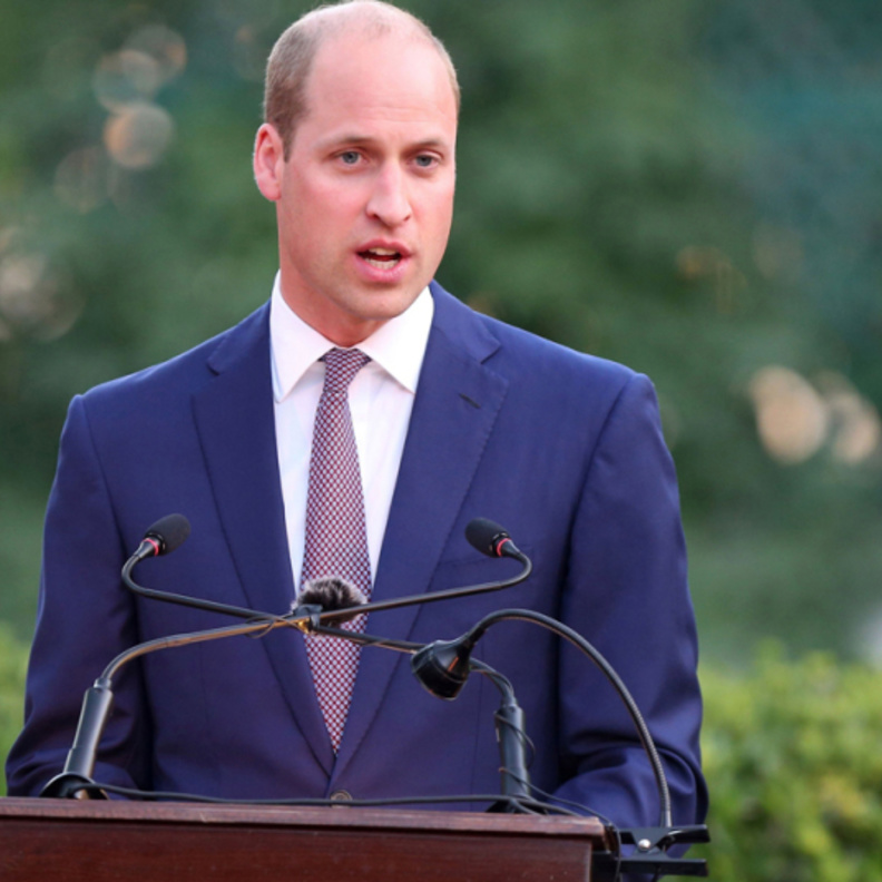 ما هي الحيلة التي لجأ لها الأمير ويليام للتغلب على التوتر والقلق  أثناء إلقاء الخطابات؟