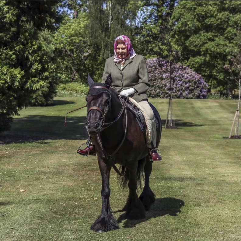 الملكة اليزابيث لا تزال تمارس نشاطها خلال الحجر الصحي