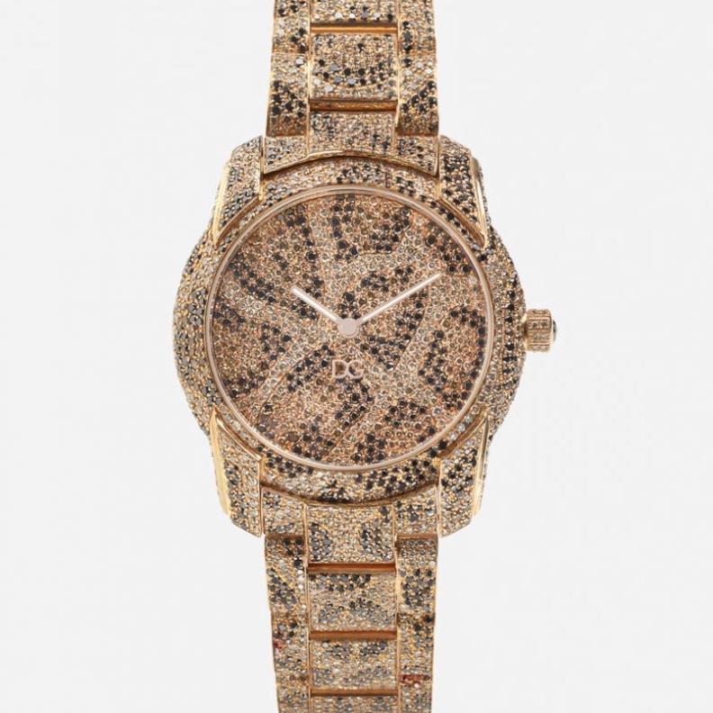 إحدى ساعات D&G لهذا العام