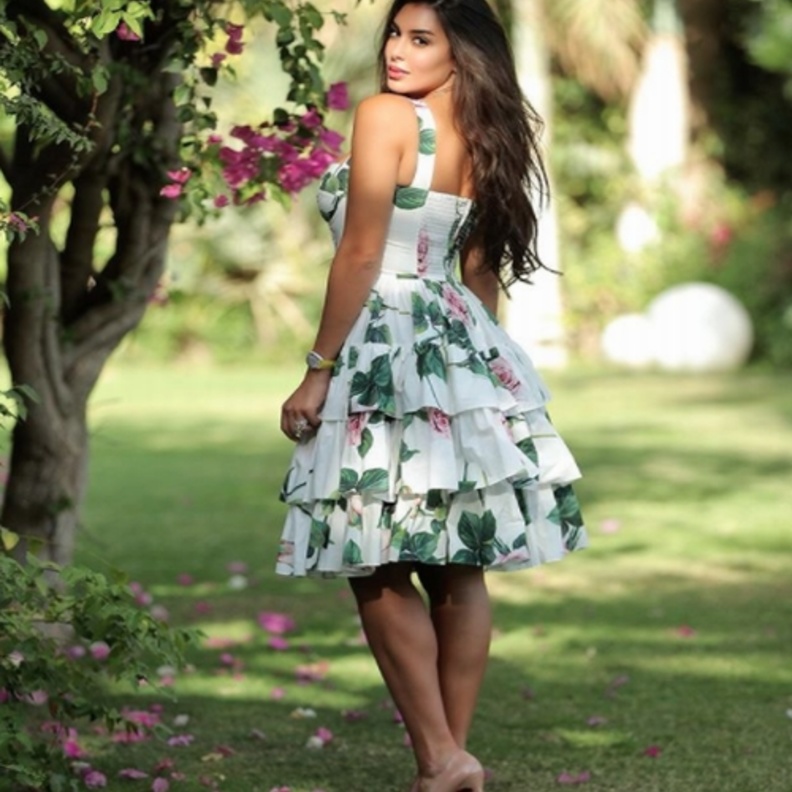 فستان مورد من دولتشي أند غابانا تألقت به ياسمين صبري