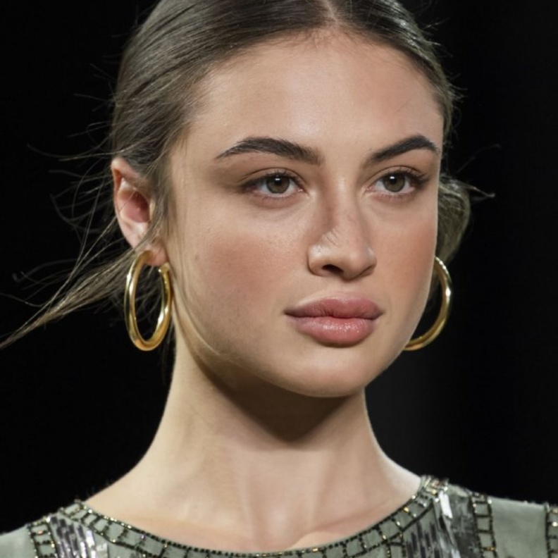 اجمل الوان بلاشر لبشرتك السمراء في صيف 2020من Elie Tahari