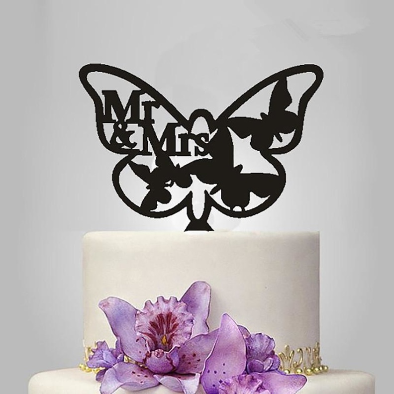 أجمل كيكات زفاف رومانسية مزينة بالفراشات