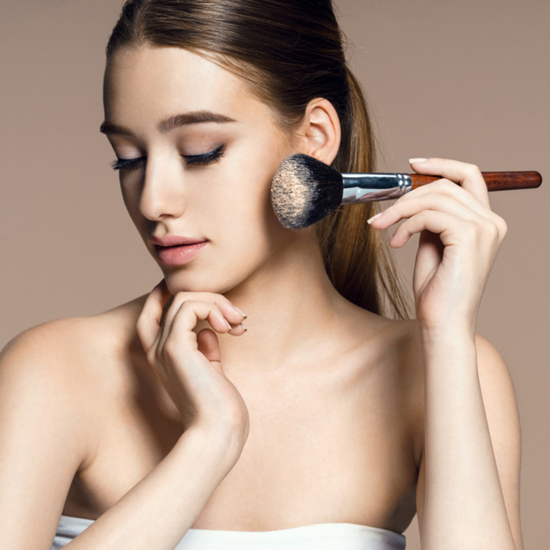  خدع الباودر الرخو هذه ستجعل مكياجك يبدو مثالي دائماً