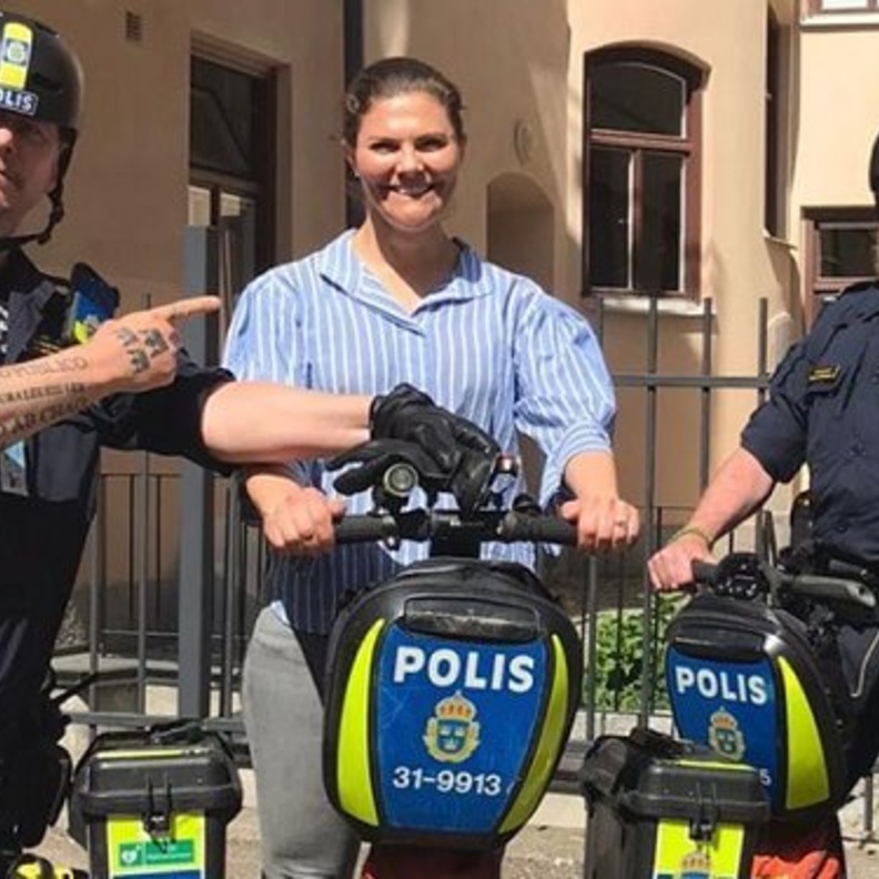 الأميرة فيكتوريا تلتقي مجموعة من رجال الشرطة