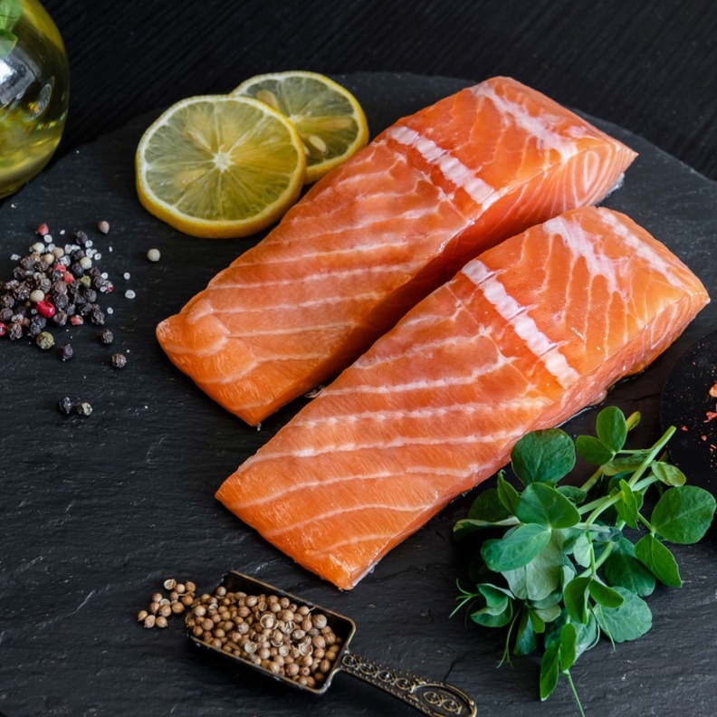 السلمون من الاسماك الغنية بفيتامين د