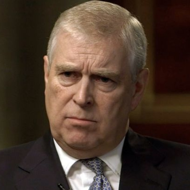 من هو الأمير أندرو الذي أحرج العائلة المالكة البريطانية بفضائحه؟