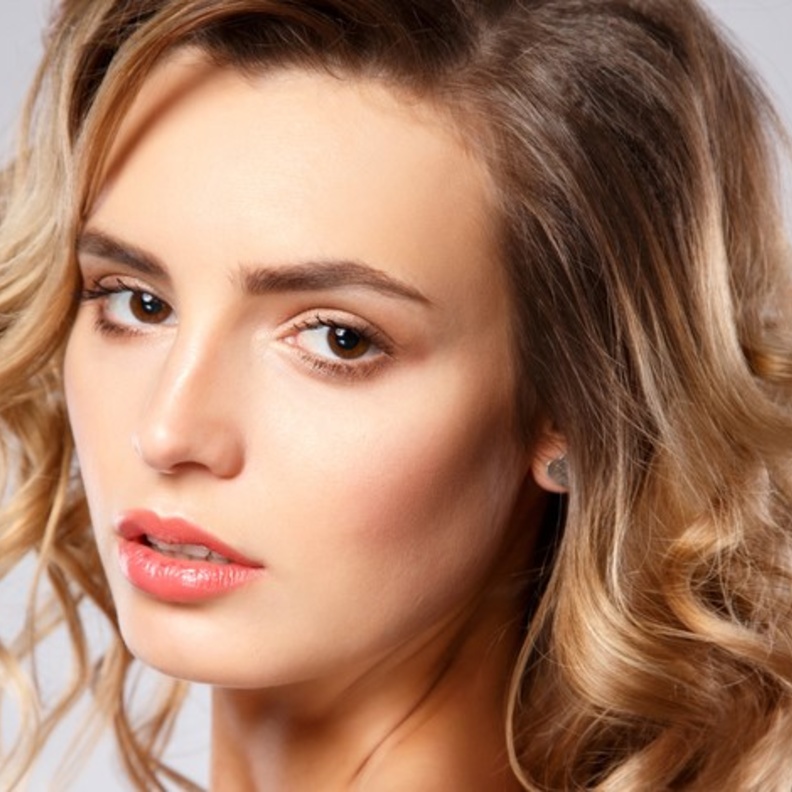 اسباب فراغات الشعر من الامام للنساء وطرق علاجها