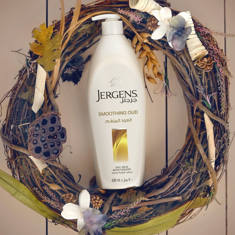 مرطب العود المنعم من جرجنز Jergens