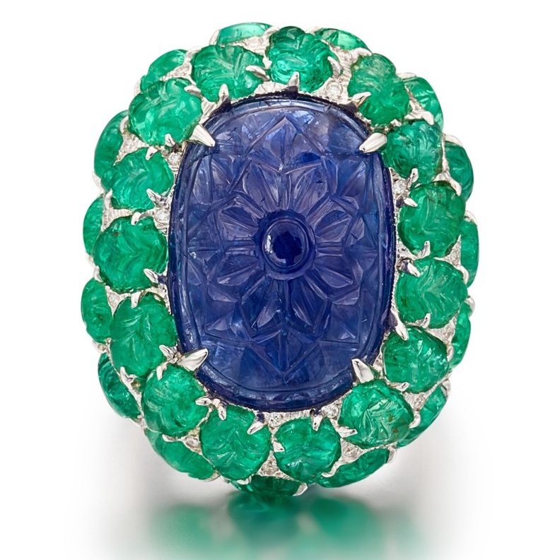  خاتم من الزمرد والياقوت الأزرق المنحوت