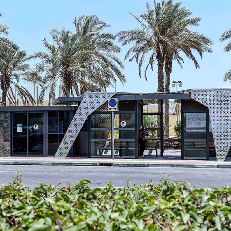 جيل جديد وتصاميم مبتكرة لمظلات الحافلات في دبي