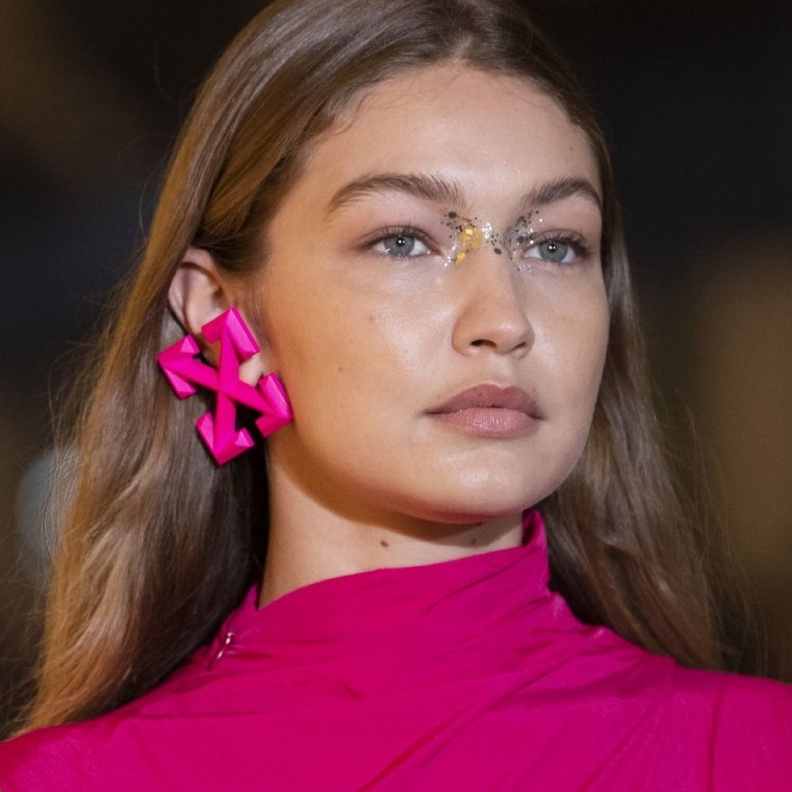 طريقة عمل مكياج ميتاليك براق من Off White