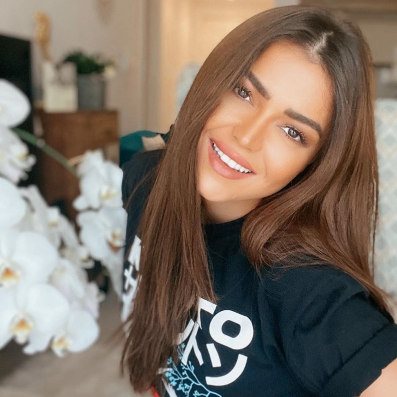  تظهر لين في أغلب الأحيان بمكياج ناعم