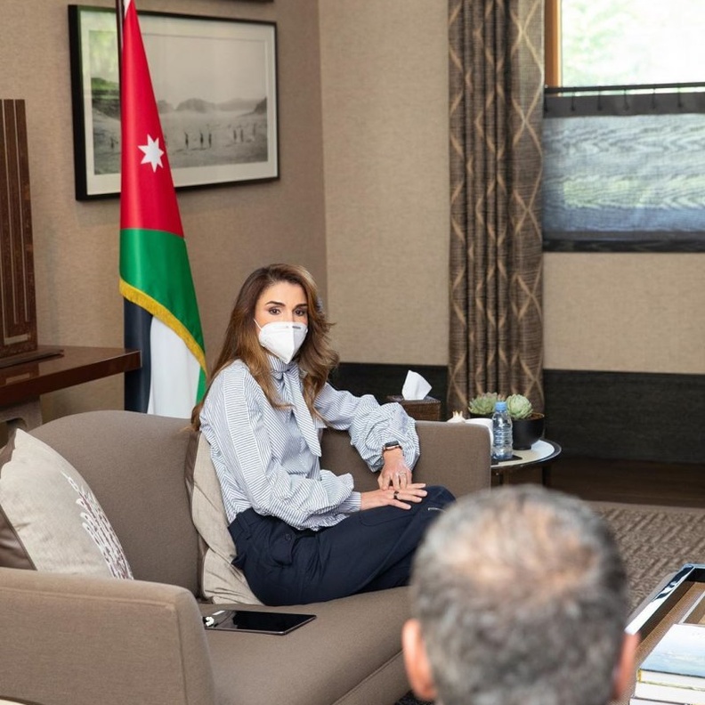 تألقت بلوك كلاسيكي أنيق مع لمسة من العصرية