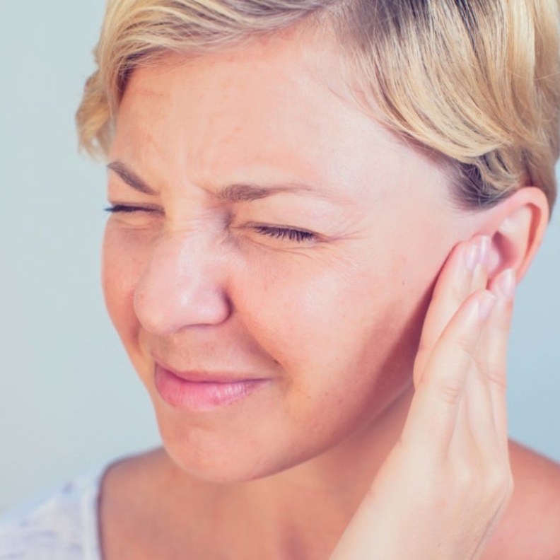 أعراض التهاب الأذن الخارجية وأسبابها