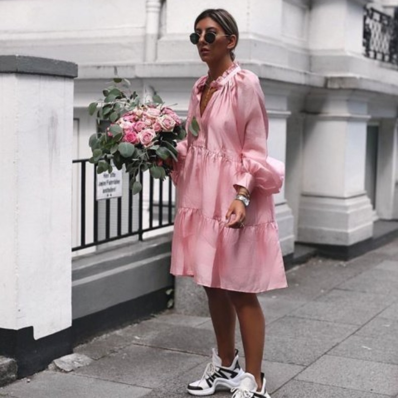  فستان دانتيل زهري من  Dolce & Gabbana