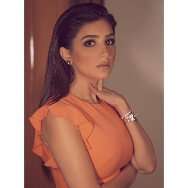 الفنانة مي عمر
