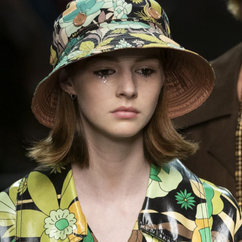 احدث موديلات قبعات شبابية للشاطئ موضة صيف 2020 من Fendi