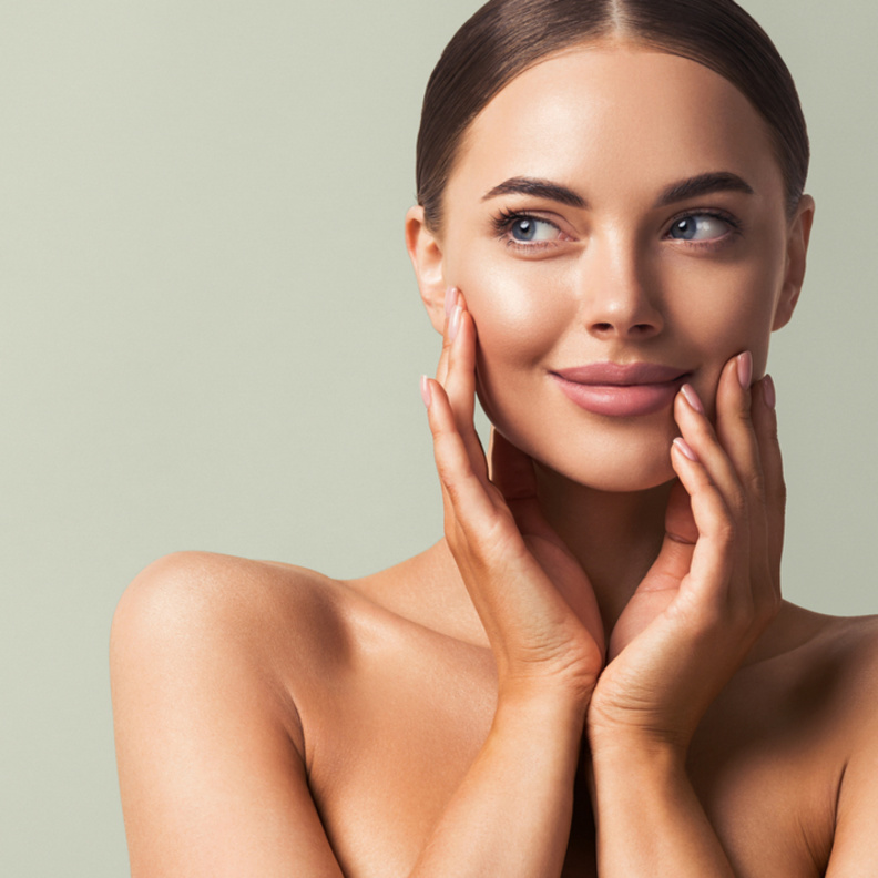 5 مستحضرات جمالية عليها مرافقتك إلى الشاطئ