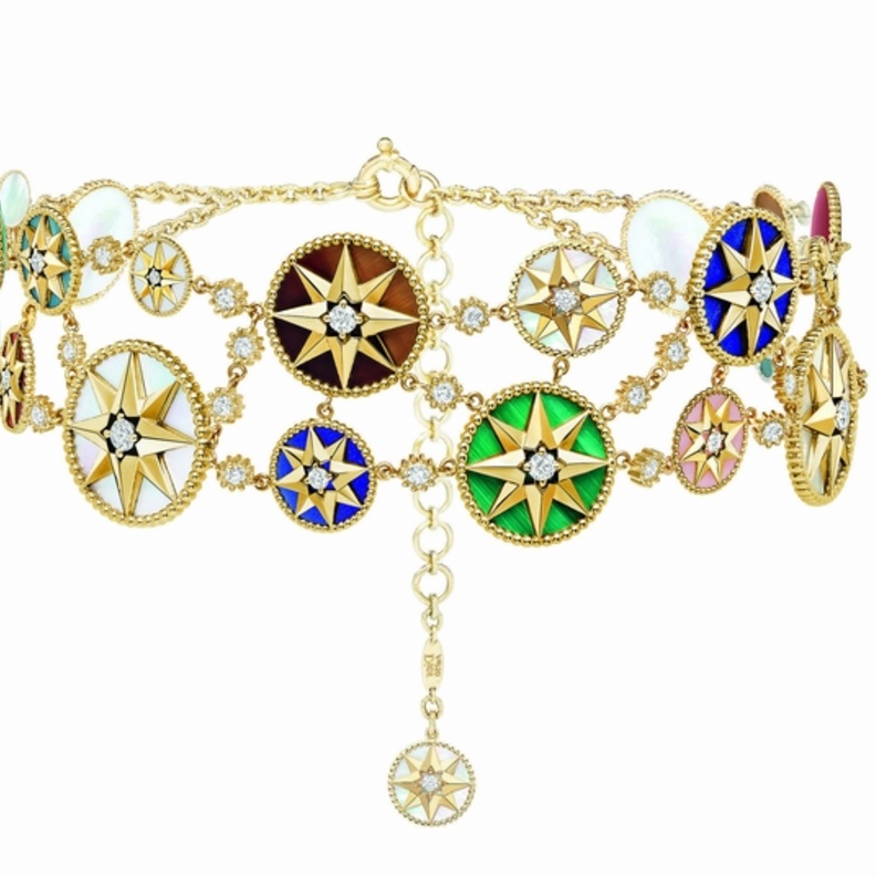  اسوارة من مجموعة Rose des vents الأيقونية من Dior 