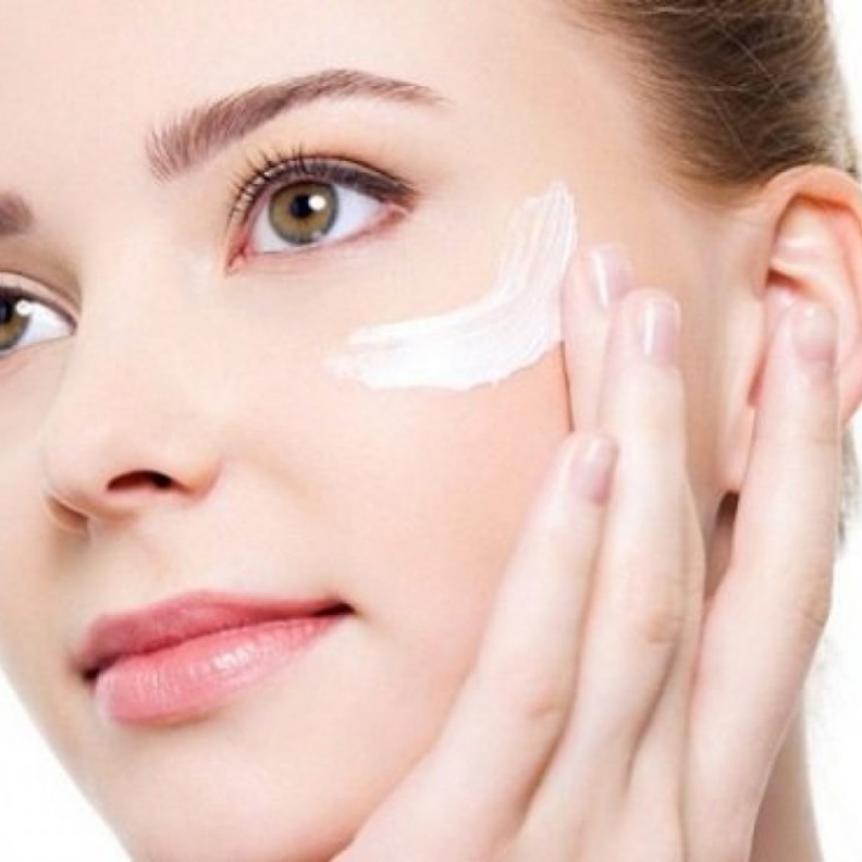  طريقة عمل كريمات طبيعية للعناية بالوجه في المنزل