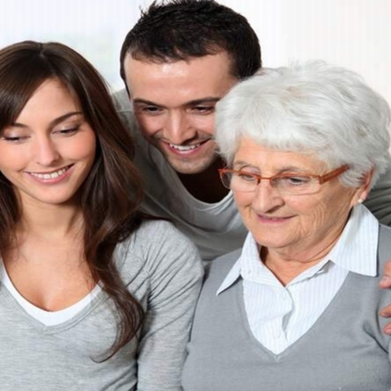 كيف أرضي أمي وزوجتي لأحيا سعيدا