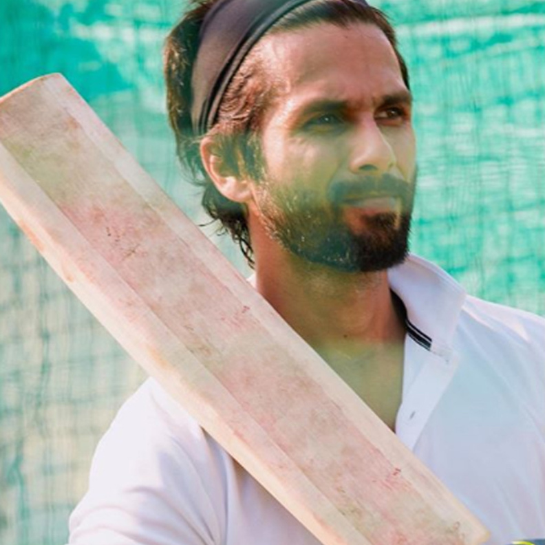 شاهيد كابور يدعم الراقصين الاستعراضيين في بوليوود