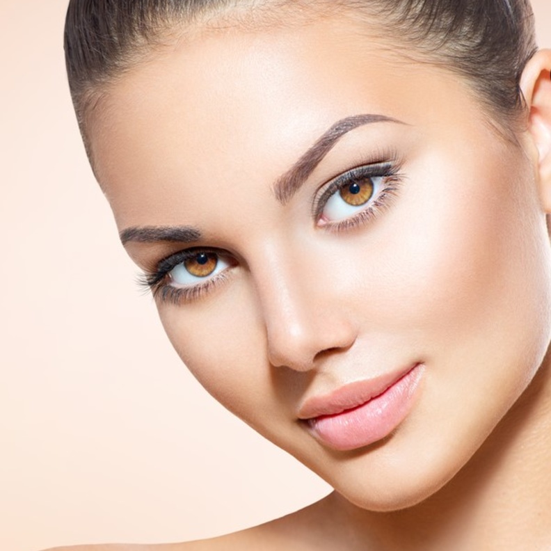  نصائح للعناية بالبشرة السمراء في فصل الصيف