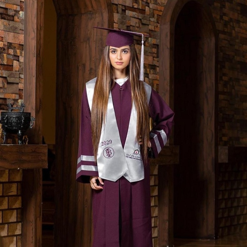 حلا الترك ببدلة التخرج