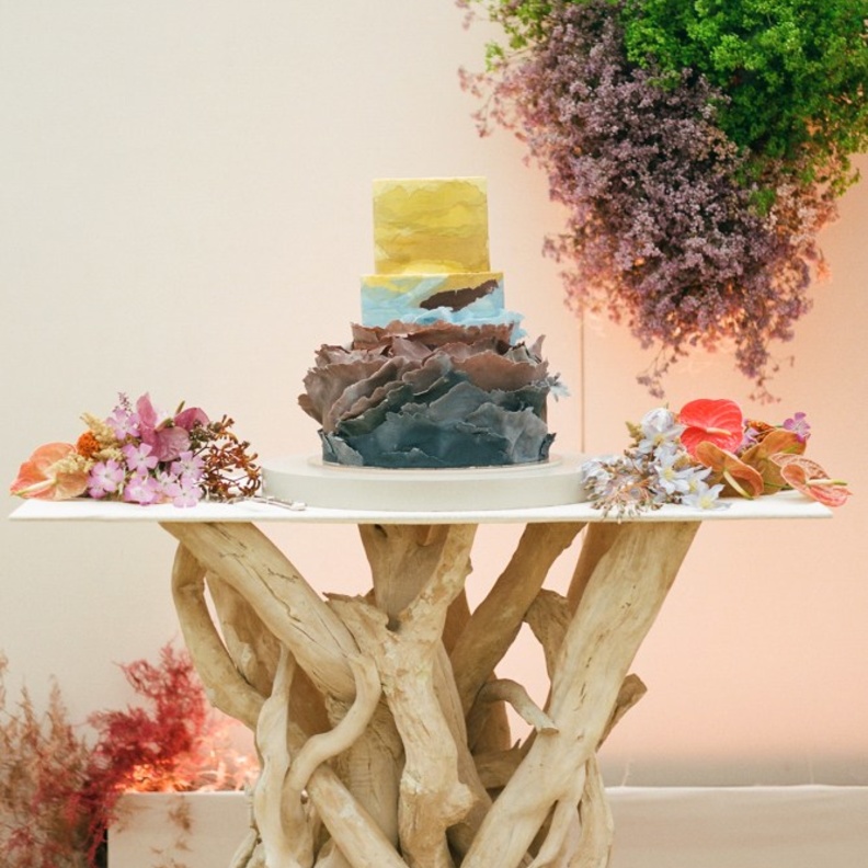 كعكات زفاف مستوحاة من الاجواء الصيفية