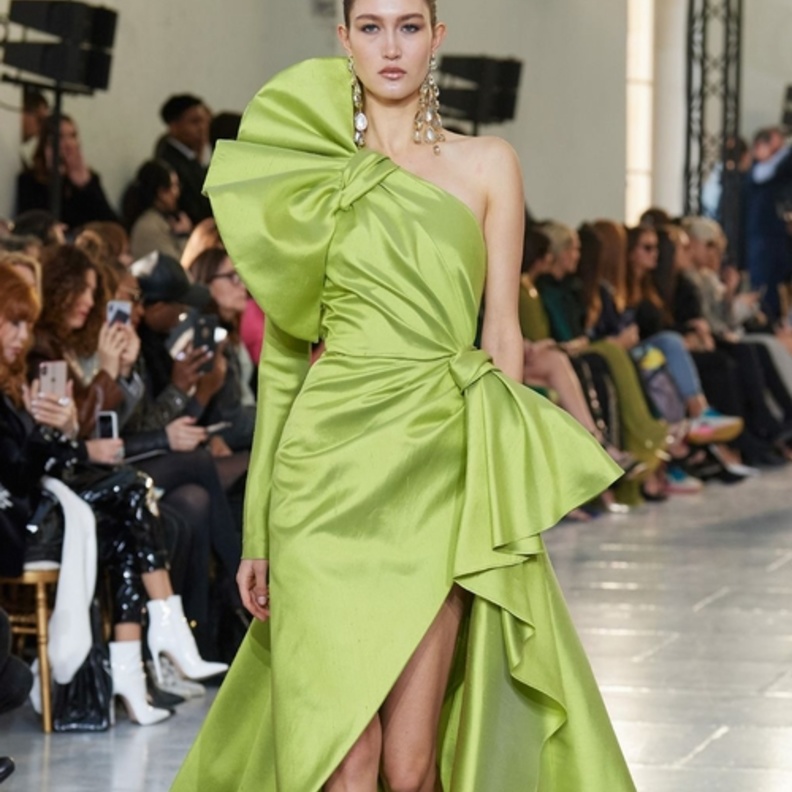  فستان سهرة كتف واحد من  Elie Saab