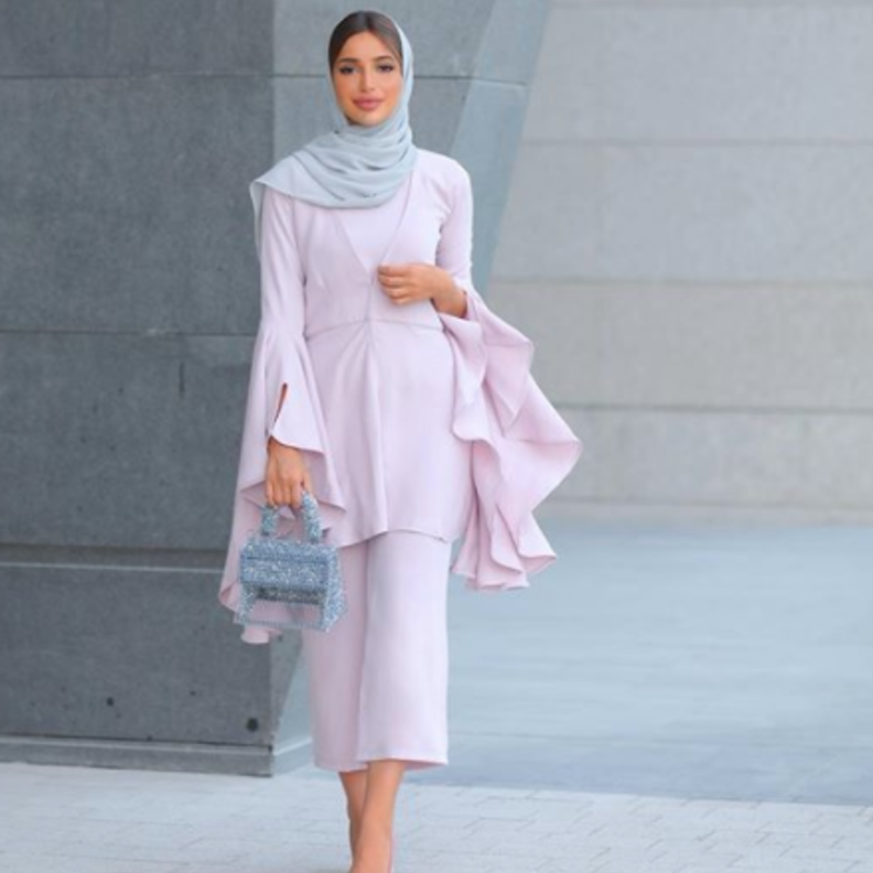  لوك أنثوي ناعم بدرجات الباستيل اعتمدته فاطمة حسام