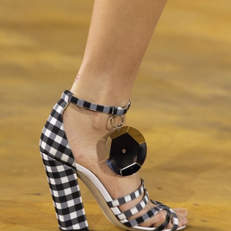  موديلات صنادل ملونة